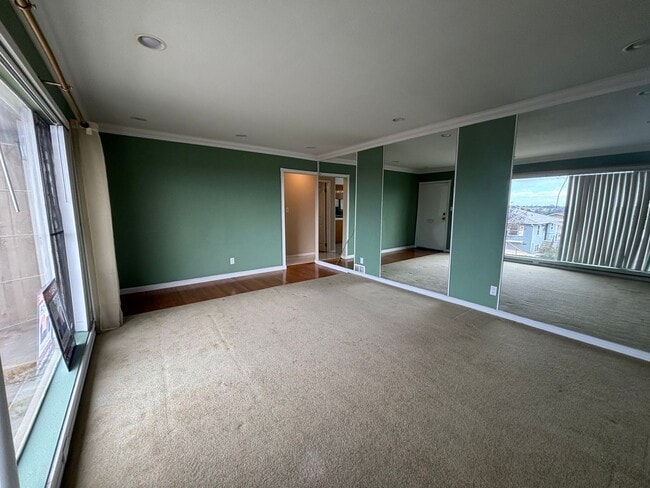 Building Photo - 3 Bedroom 1.5 Bathroom home centrally loca...