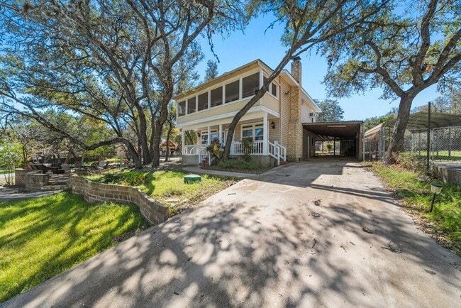 Building Photo - 2033 Lakeview Dr