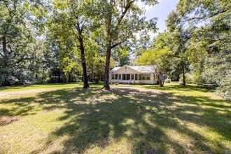 Building Photo - 221 Bowen Loop