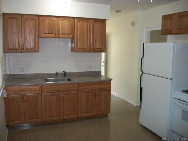 Building Photo - 124 Mill River St