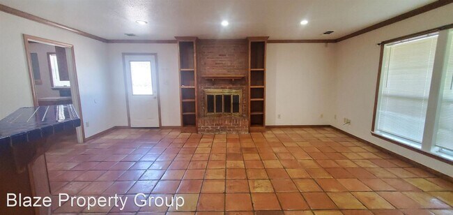 Building Photo - 3 br, 2 bath House - 4600 SW 38th Ave