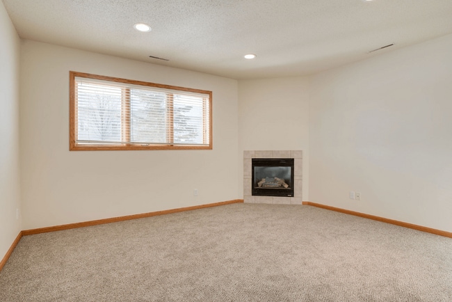 Building Photo - Tustin Townhomes