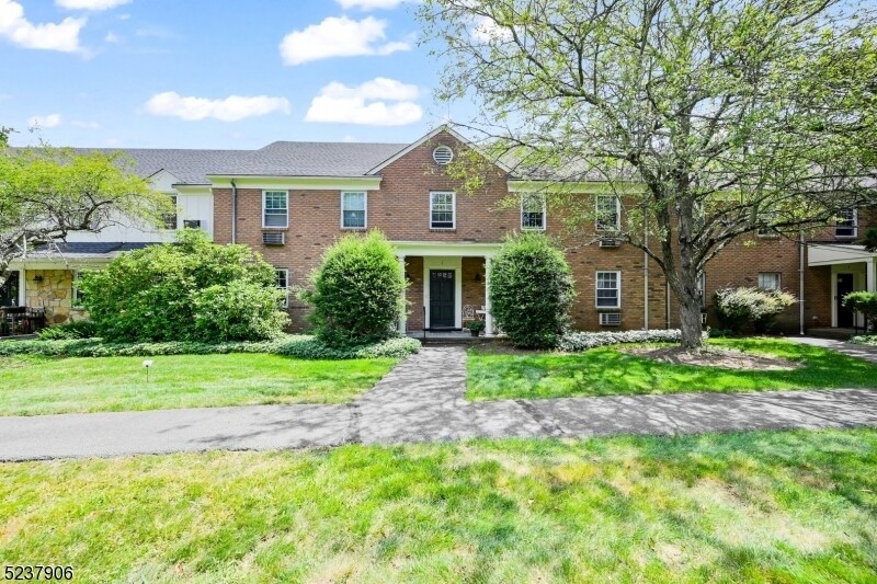 Primary Photo - 132 Claremont Rd