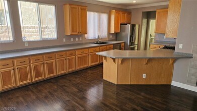 Building Photo - 11077 Village Crest Ln