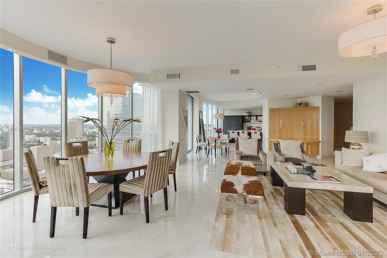 Primary Photo - 200 Biscayne Blvd Way