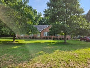 Building Photo - 1011 Brookwood Dr