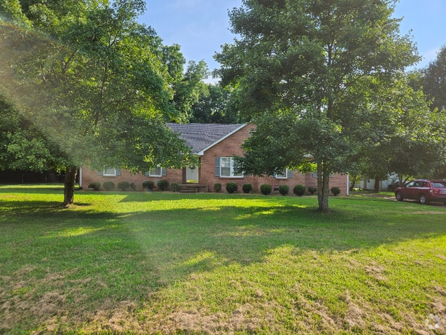 Building Photo - 1011 Brookwood Dr