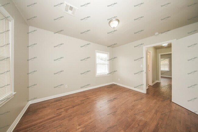 Building Photo - 3608 S Portland Ave