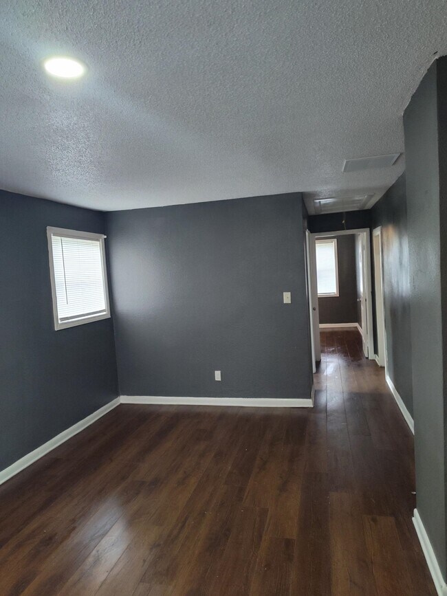 Foto del edificio - 258 Silverage Ave