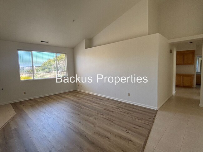 Foto del edificio - Wonderful corner three bedroom home at Las Palmas II
