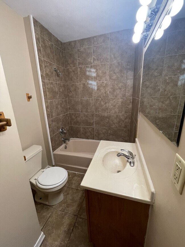 Foto del edificio - 2 Bedroom, 1 Bathroom House