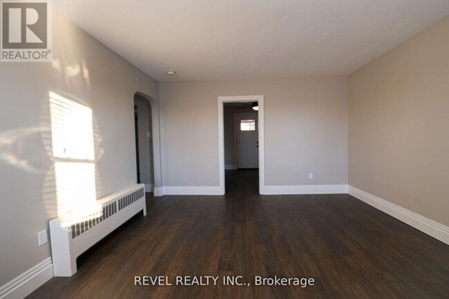 Photo du bâtiment - 350 Simcoe St N