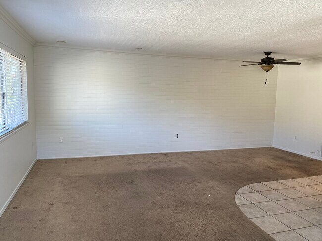 Family area - 16458 Poco Cir