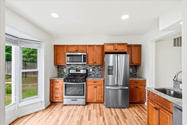Foto del edificio - Charming 3-Level Townhome
