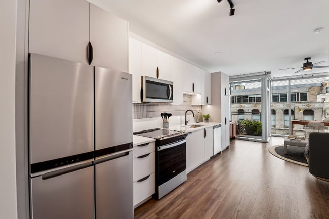 Photo - 167 W Kinzie St Apartment