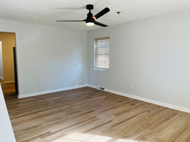 Foto del edificio - 2141 Thompson Ave SE