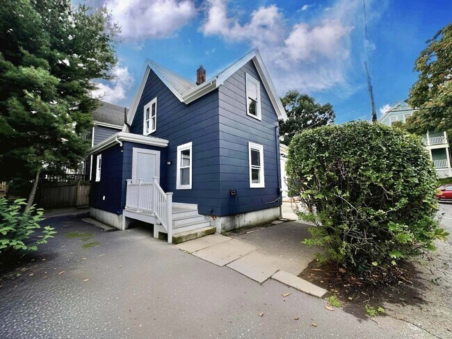 Building Photo - 22 Allen Ave