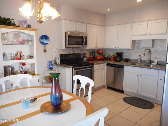 Foto del edificio - 6805 E 2nd St