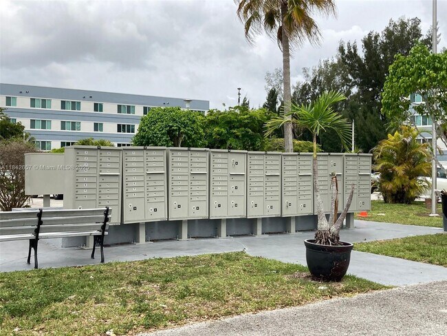 Foto del edificio - 14820 Naranja Lakes Blvd