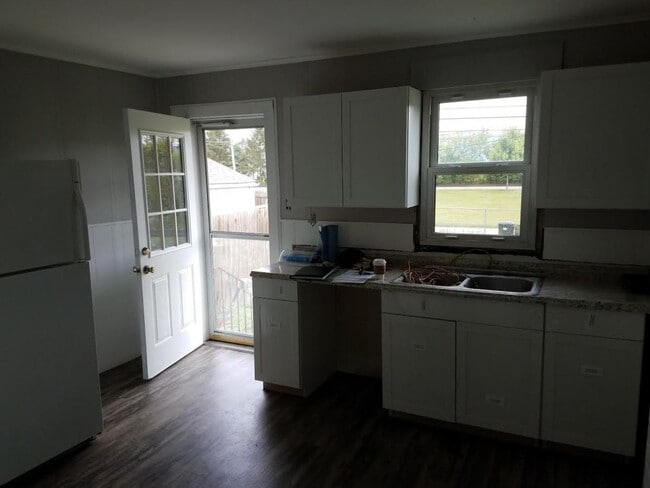 Building Photo - 3 bedroom 1 bathroom duplex in Bexley Schools