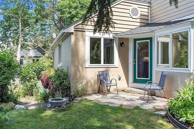 Foto del edificio - 19 Pine Knoll Rd