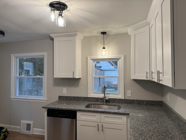 Building Photo - 18702 Arrowhead Ave