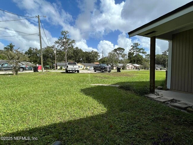 Building Photo - 808 Meadowbrook Dr
