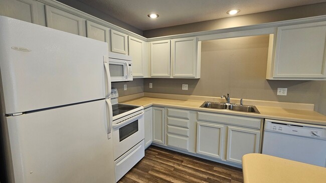 Building Photo - Modern 3-Level Townhouse in a Desirable Ne...