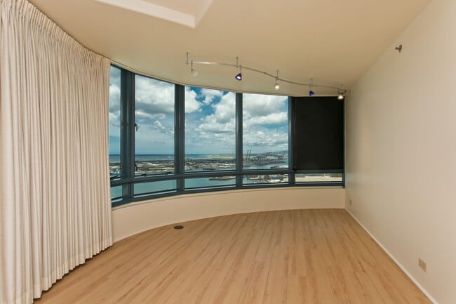 Building Photo - 2/2/2 Harbor and ocean view unit
