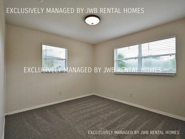 Building Photo - 8624 Samona Dr W