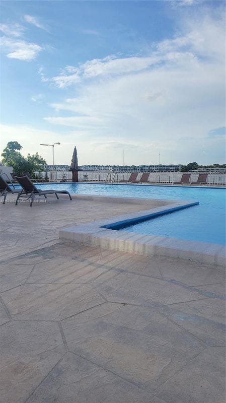 Building Photo - 1351 NE Miami Gardens Dr