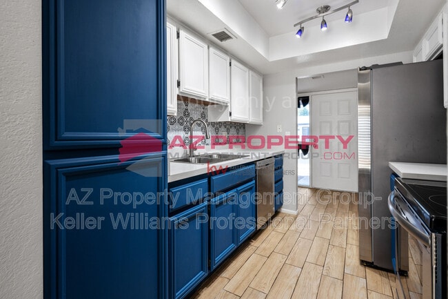 Building Photo - 938 E Villa Maria Dr