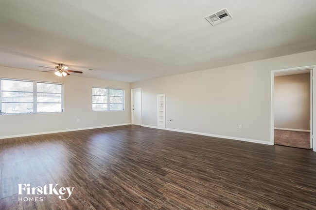 Building Photo - 21586 Edgewater Dr