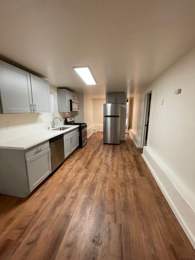 Foto del edificio - Huge 3 story Victorian