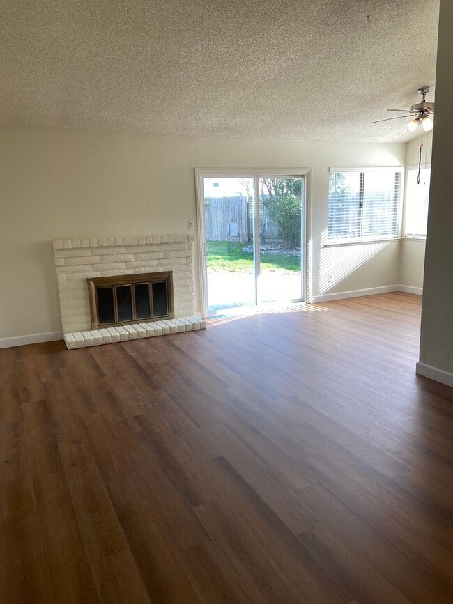 Building Photo - Semi Remodeled One Story 3 Bdrm, 2 Bath!