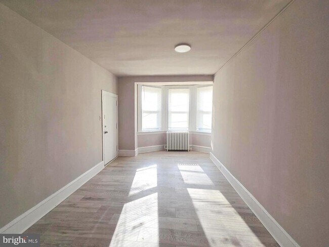 Foto del edificio - 5358 Woodland Ave