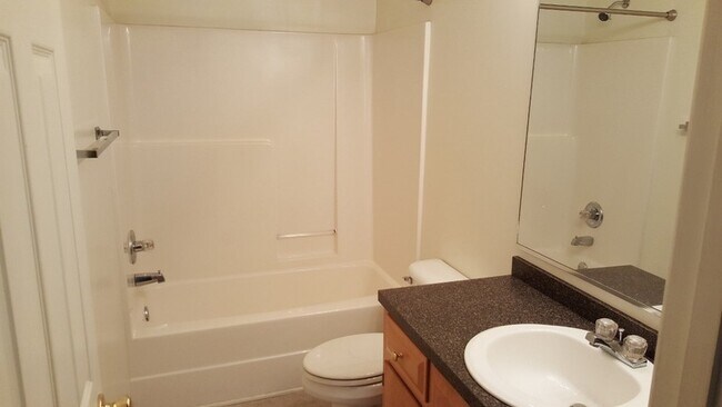Building Photo - 317 Bainbridge Dr