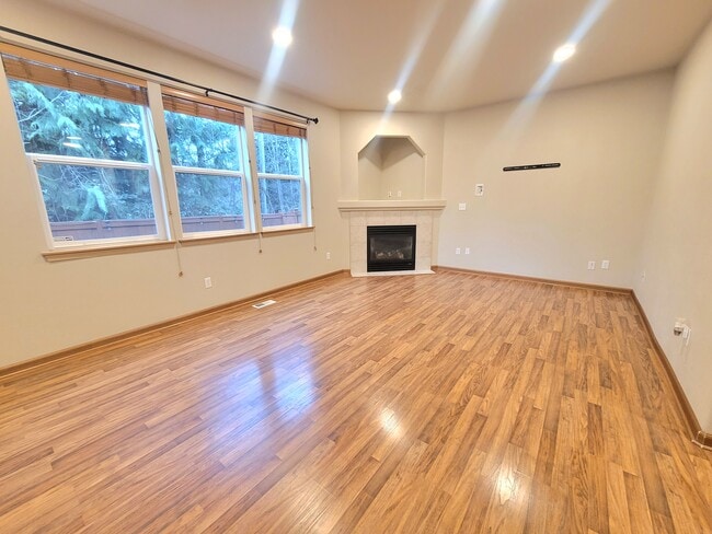 Building Photo - 19226 25th Ave SE