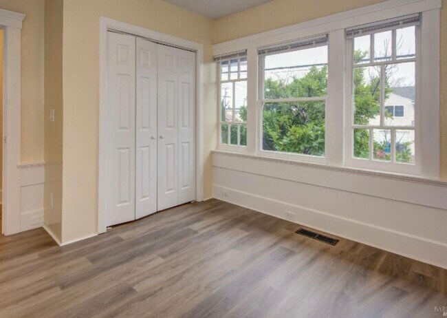 Foto del edificio - 1617 Georgia St