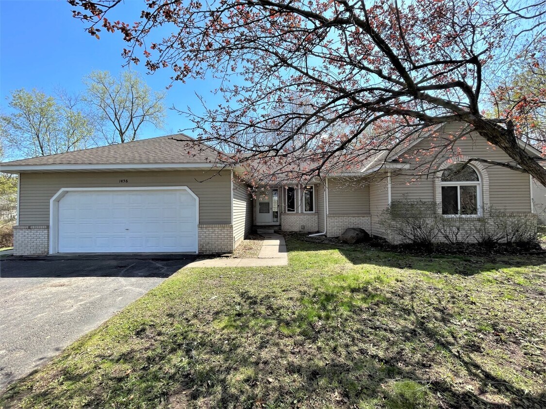 Primary Photo - 1456 McKnight Rd N