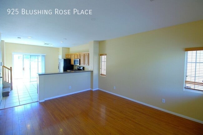 Building Photo - 925 Blushing Rose Pl
