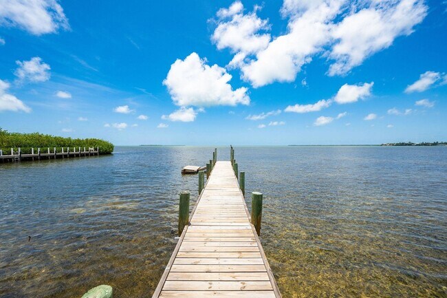 Foto del edificio - 21640 Overseas Hwy