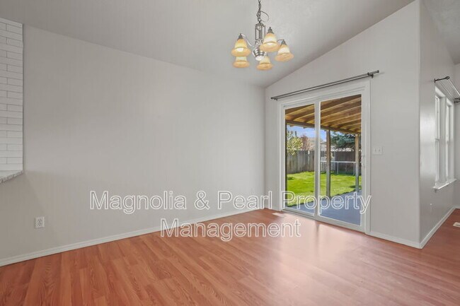 Foto del edificio - 979 Peregrine Dr