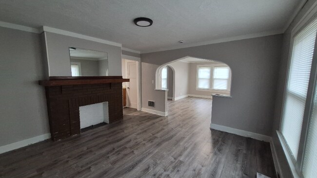 Building Photo - 2028 Revere Ave