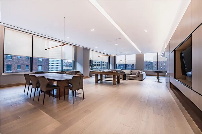 Foto del edificio - 97-12 65th Rd