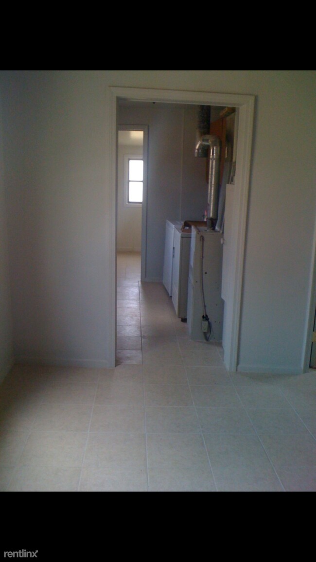 Building Photo - 3 br, 1 bath House - 7342 Cavell