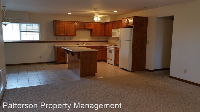 Building Photo - 2624 Southridge Dr