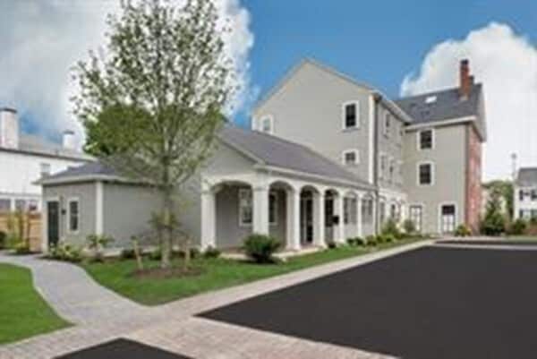 Building Photo - 19 Court 21 Ct