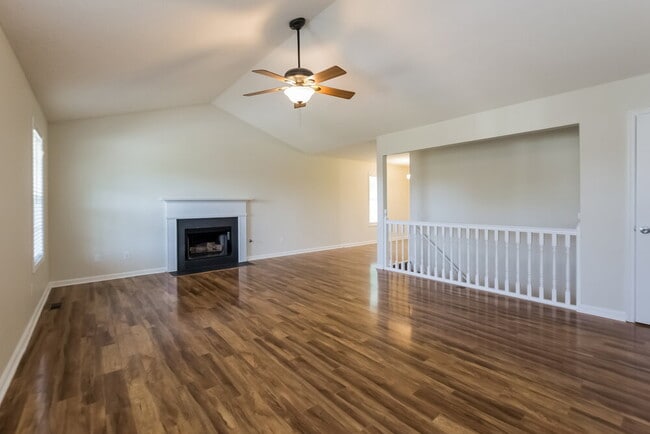 Building Photo - 691 Oak Glen Dr