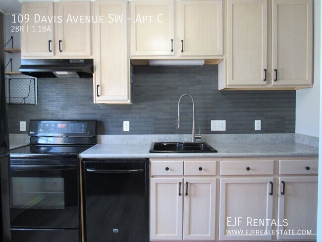 Foto del edificio - 109 Davis Ave SW